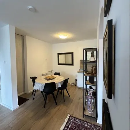 In Center, Apartment