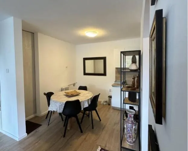 In Center, Apartment